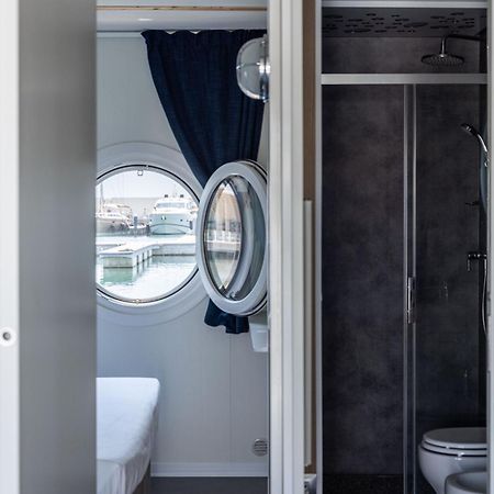 מלון מנפרדוניה Marina Del Gargano Houseboat מראה חיצוני תמונה