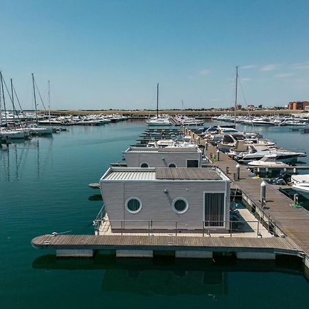 מלון מנפרדוניה Marina Del Gargano Houseboat מראה חיצוני תמונה