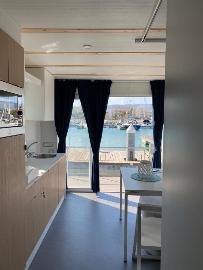 מלון מנפרדוניה Marina Del Gargano Houseboat מראה חיצוני תמונה