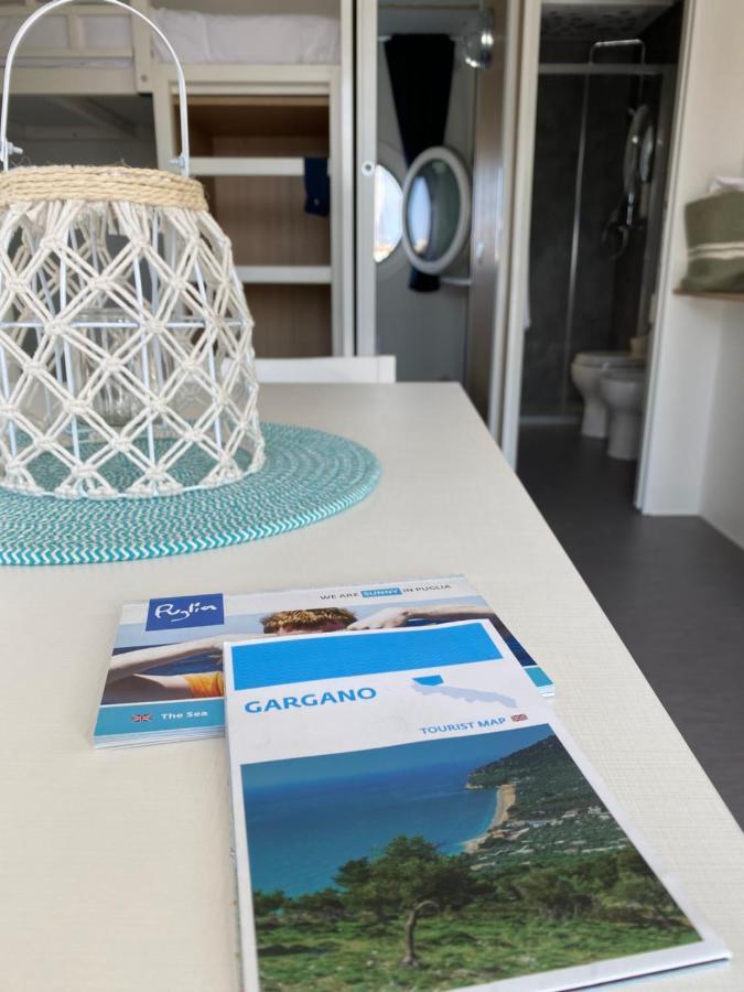מלון מנפרדוניה Marina Del Gargano Houseboat מראה חיצוני תמונה