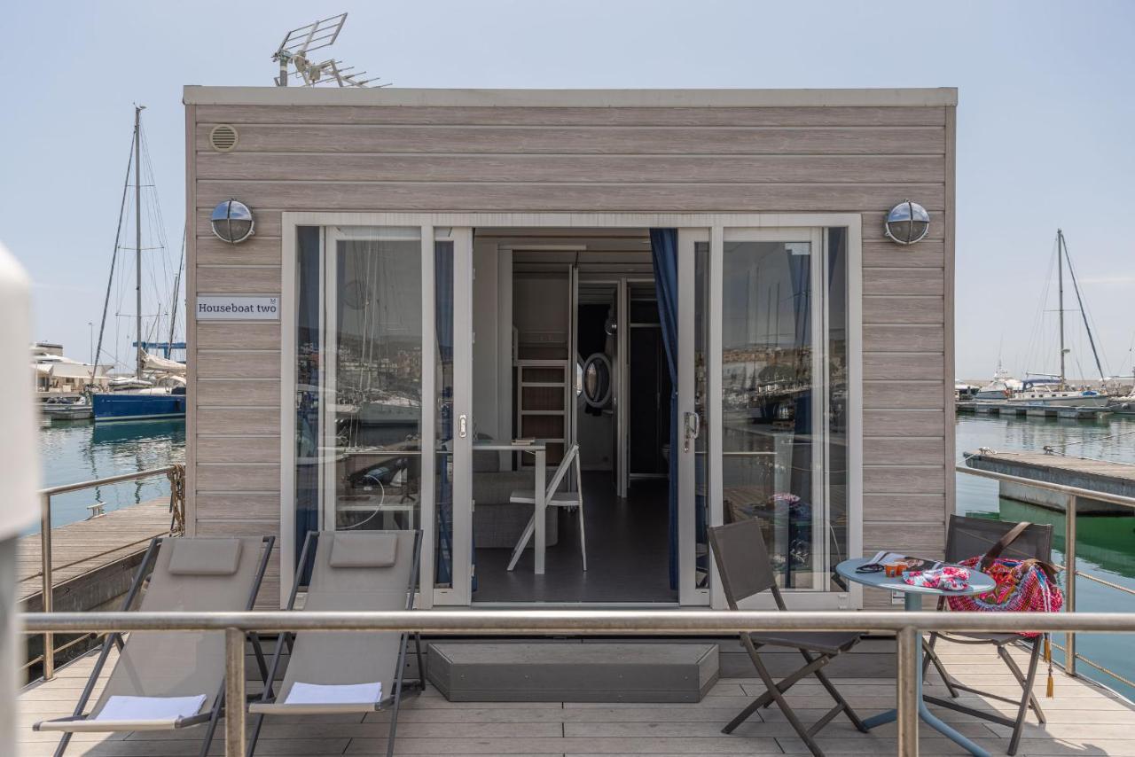 מלון מנפרדוניה Marina Del Gargano Houseboat מראה חיצוני תמונה
