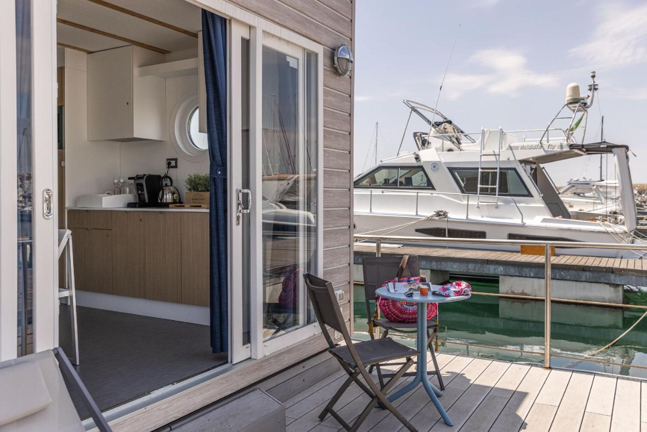 מלון מנפרדוניה Marina Del Gargano Houseboat מראה חיצוני תמונה