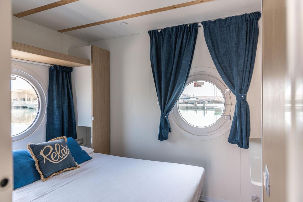 מלון מנפרדוניה Marina Del Gargano Houseboat מראה חיצוני תמונה