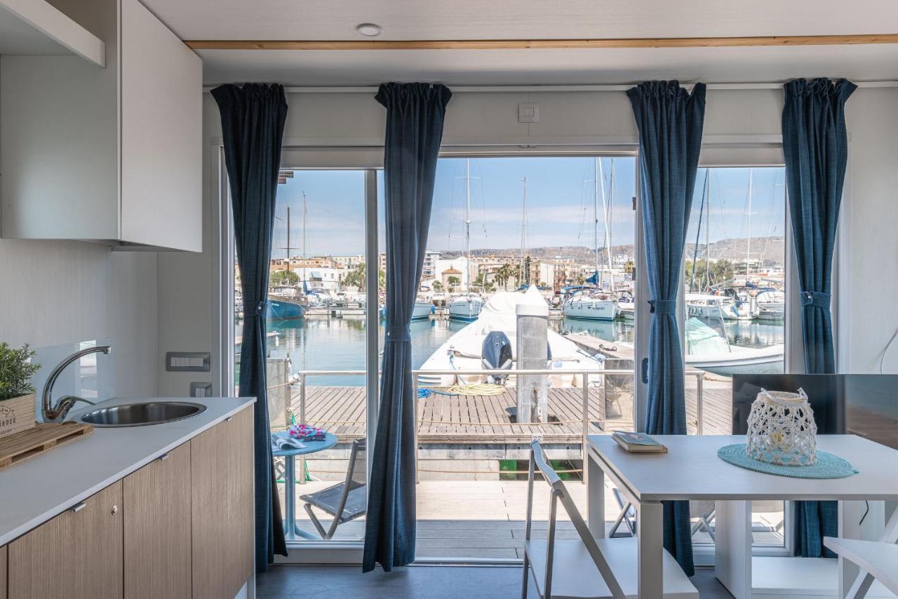 מלון מנפרדוניה Marina Del Gargano Houseboat מראה חיצוני תמונה