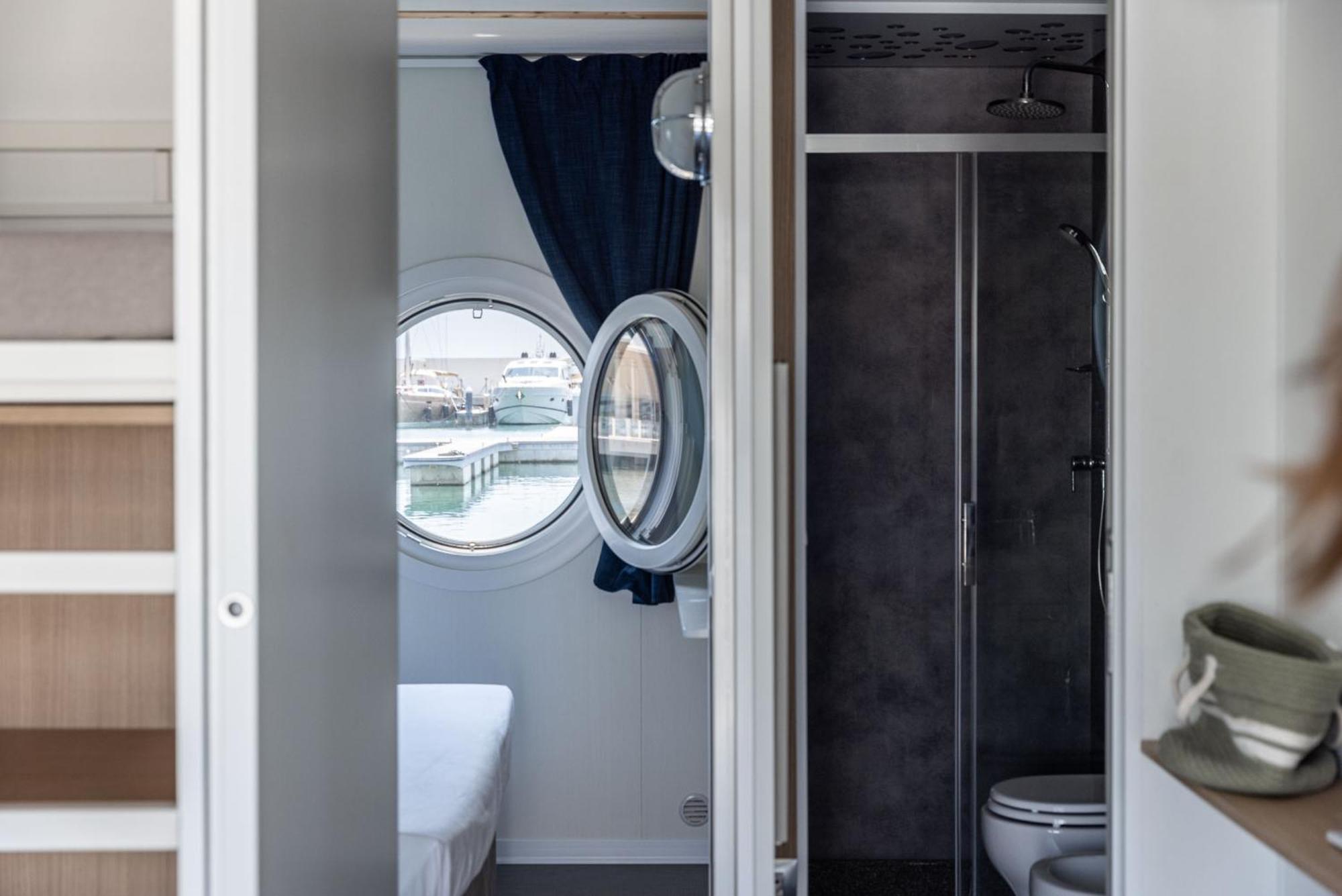 מלון מנפרדוניה Marina Del Gargano Houseboat מראה חיצוני תמונה