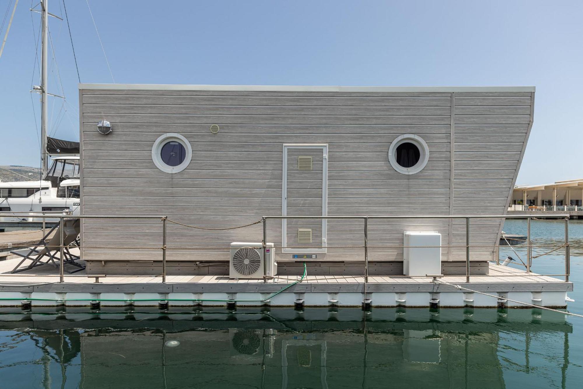 מלון מנפרדוניה Marina Del Gargano Houseboat מראה חיצוני תמונה