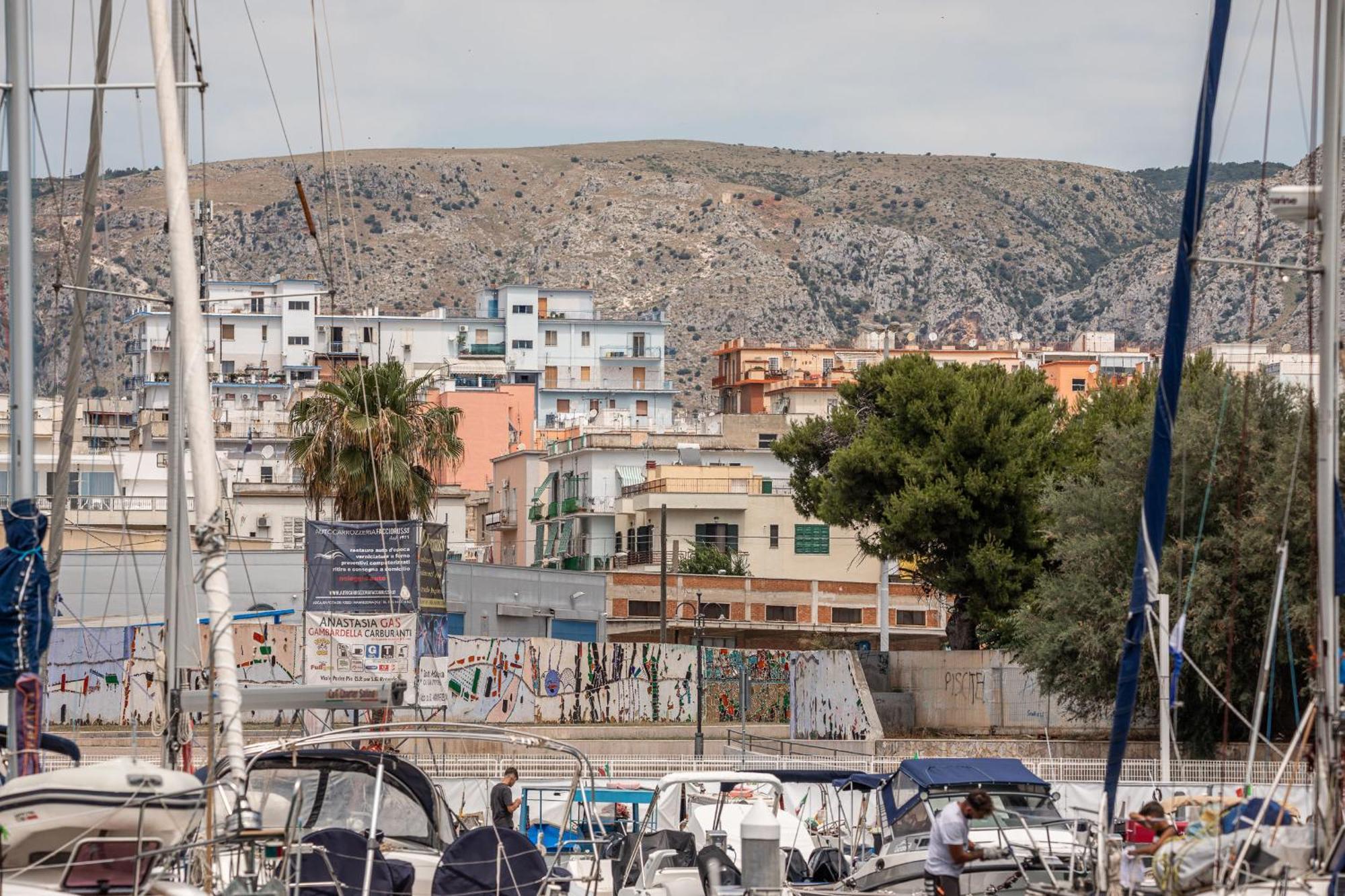 מלון מנפרדוניה Marina Del Gargano Houseboat מראה חיצוני תמונה